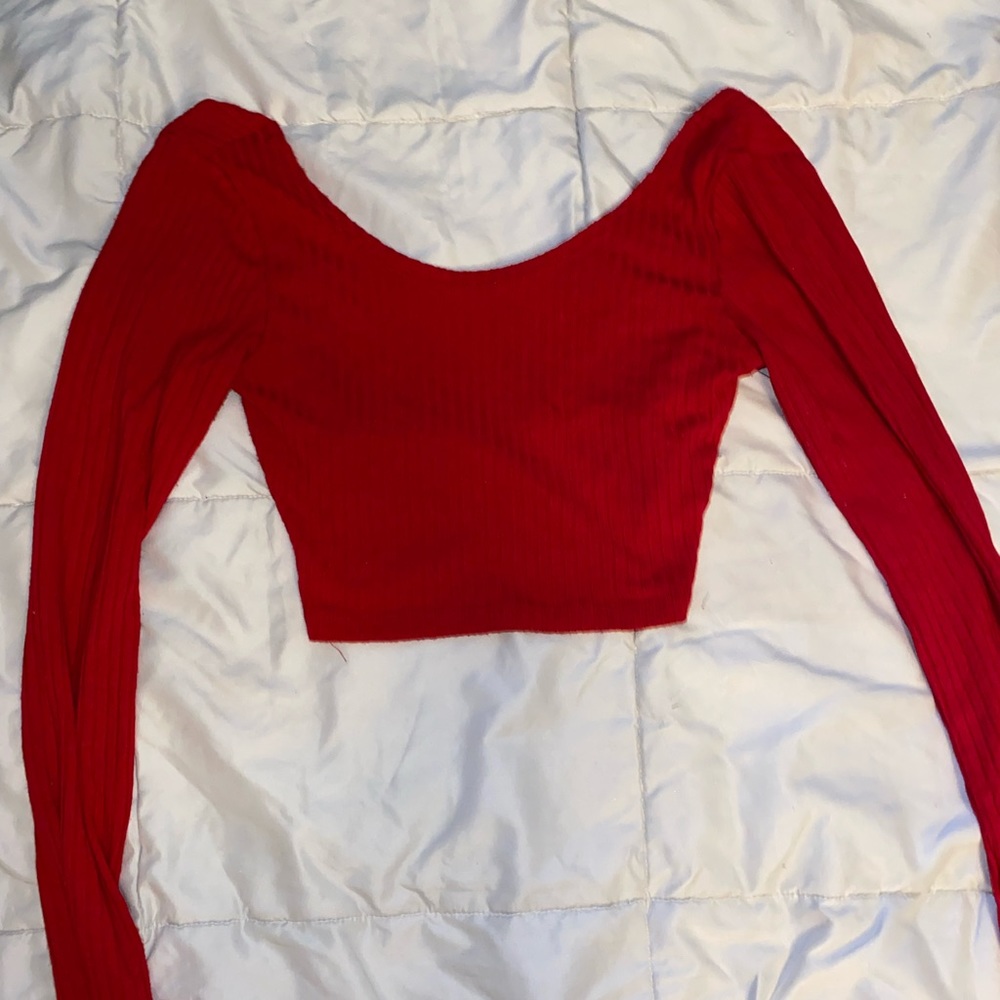 RED CROPPED LONG SLEEVE WITH CROSS OPEN BACK